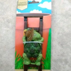 Flower pot hugger